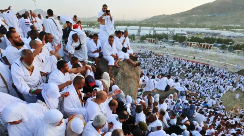 حجاج بيت الله على جبل عرفات