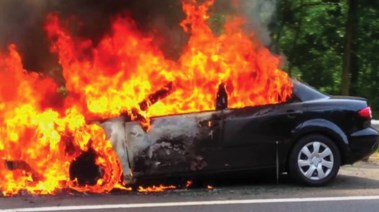 سيارة تحترق-صورة تعبيرية 