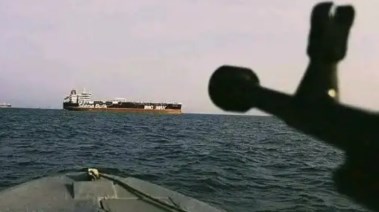 سفينة شحن في البحر الأحمر