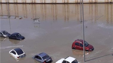 شوارع غارقة بمياه الأمطار في “القاهرة الجديدة”