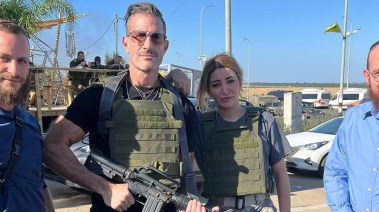 سارة عيدان مع جنود إسرائيل