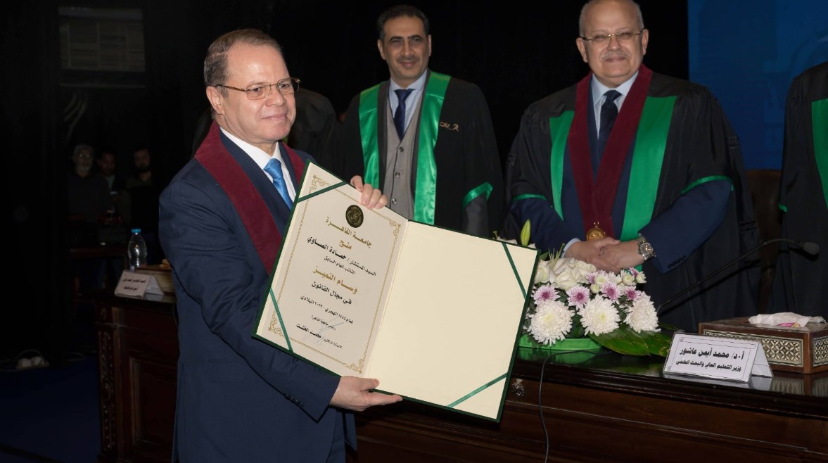 جامعة القاهرة تكرّم المستشار حمادة الصاوي