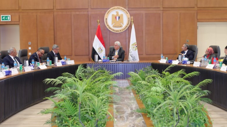 وزير التعليم العالي والبحث العلمي