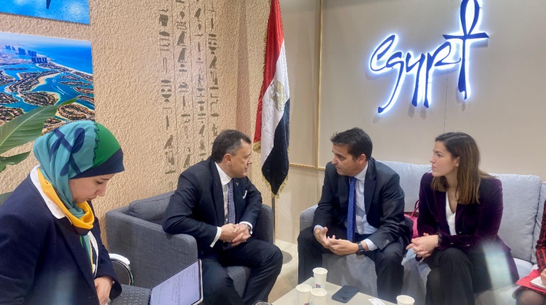 جانب من اللقاء جانب من اللقاء