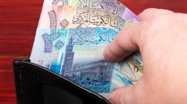 بعض فئات العملة الكويتية - أرشيفية