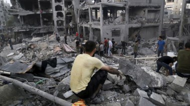 آثار القصف الإسرائيلي العنيف على قطاع غزة