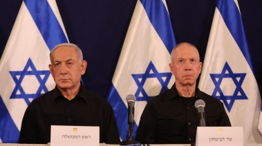 نتنياهو وجلانت ألد الأعداء في مجلس الحرب الإسرائيلي
