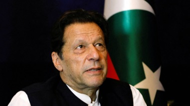 رئيس الوزراء السابق عمران خان (رويترز)