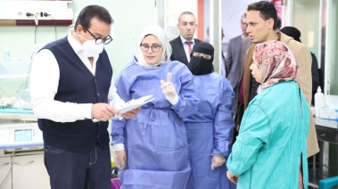 وزير الصحة خالد عبد الغفار خلال زيارته لمستشفى التأمين الصحي ببني سويف