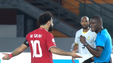 محمد صلاح ينفعل على حكم اللقاء