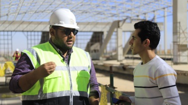 الصحفي محمد عدلي و المهندس المسئول عن محطة العاصمة المركزية