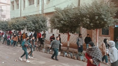طلاب المرحلة الإعدادية في إحدى المدارس بالقاهرة