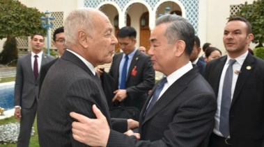 وزير الخارجية الصيني وانج يي مع الأمين العام لجامعة الدول العربية أحمد أبوالغيط