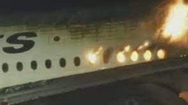 اندلاع النيران في الطائرة
