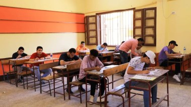 تشكل الثانوية العامة صداعا مزمنا في رؤوس الأسر المصرية
