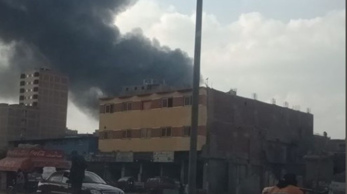 حريق 3 مصانع في منطقة جسر السويس بالقاهرة حريق 3 مصانع في منطقة جسر السويس بالقاهرة
