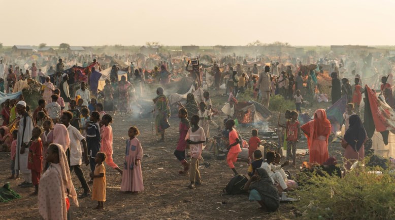  جحيم الحرب في السودان .. والأطفال في مواجهة الموت والجوع