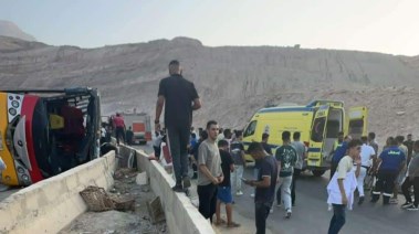 حادث انقلاب حافلة على طريق السخنة الجلالة