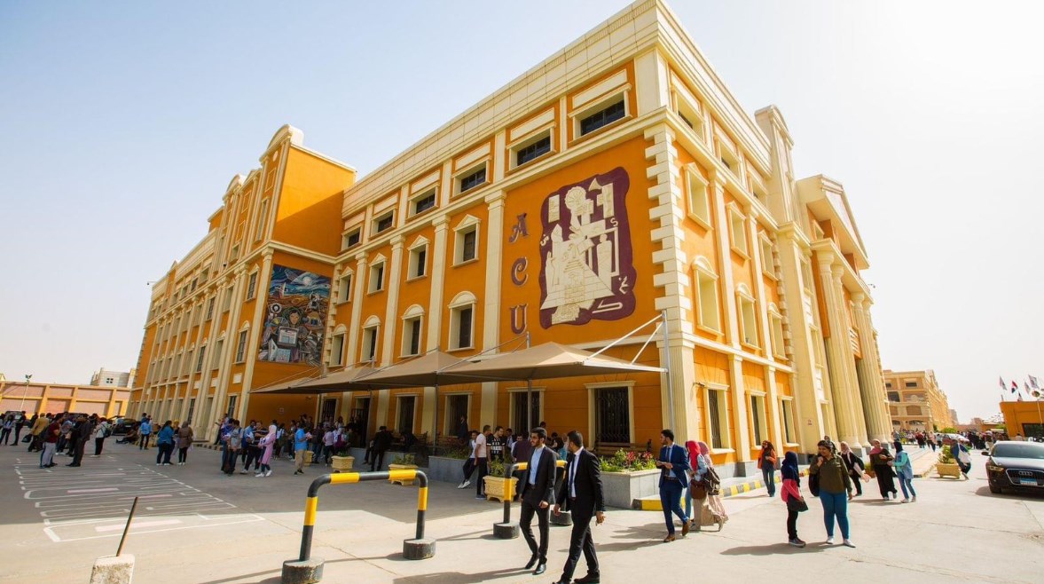 جامعة الأهرام الكندية 