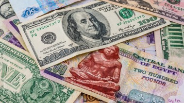 أوراق نقدية فئة الدولار والجنيه المصري 