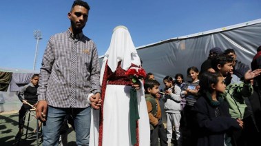 زفاف عروسين في مخيمات غزة 