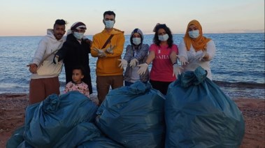 مبادرة دهب ستوريز لتنظيف الشواطئ