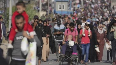 فلسطينيون نازحون إلى جنوب قطاع غزة