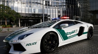 سيارة فارهة من نوع لامبورجيني تابعة لشرطة دبي