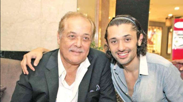 كريم مع والده الفنان محمود عبد العزيز كريم مع والده الفنان محمود عبد العزيز