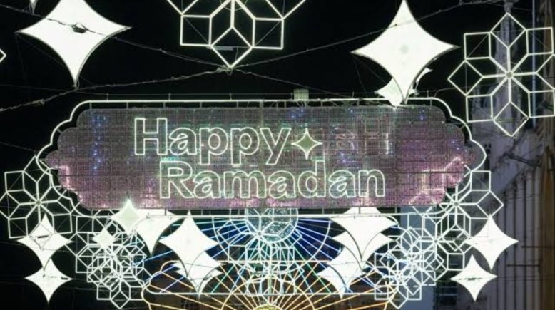 لافتة "رمضان سعيد" لافتة "رمضان سعيد"