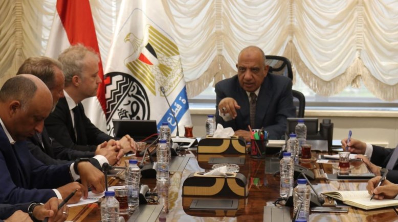 وزير قطاع الأعمال العام الدكتور محمود عصمت