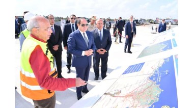 الرئيس السيسي أثناء افتتاح مصنع الرمال السوداء في البرلس