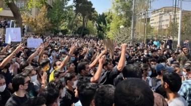 تظاهرات شبابية في إيران