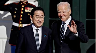 الرئيس الأمريكي جو بايدن ورئيس الوزراء الياباني فوميو كيشيدا 