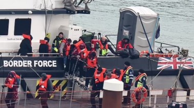 قوارب اللاجئين من بريطانيا