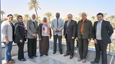 الدكتور علي الغمراوي رئيس هيئة الدواء مع الوفد السوداني