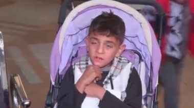 الطفل الفلسطيني محمد أنور الذي يعاني من السرطان