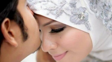 تقبيل الزوجة  في نهار رمضان