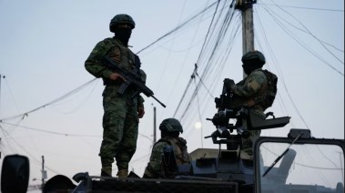 أفراد من الجيش الإكوادوري