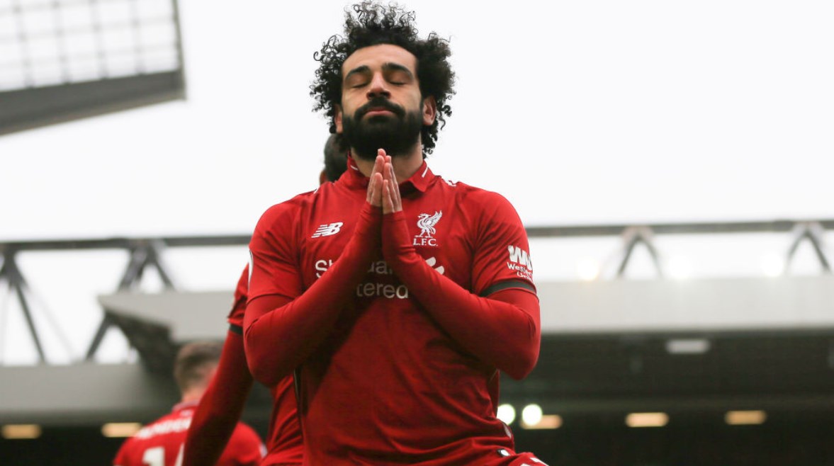 محمد صلاح يمارس تمرين تأمل احتفالا بإحراز أحد أهدافه