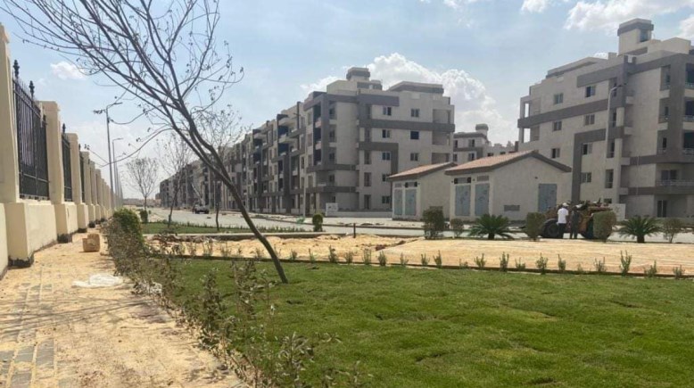 جانب من إنشاء أكبر مشروع سكني لجامعة القاهرة جانب من إنشاء أكبر مشروع سكني لجامعة القاهرة