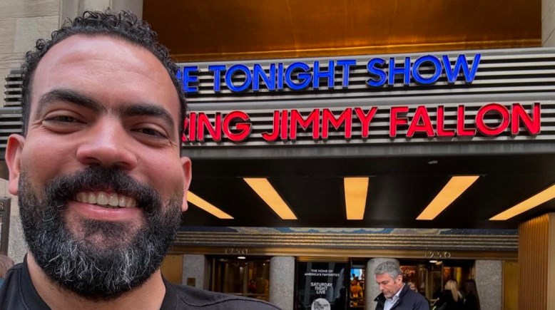 خالد عليش من أمام مقر تصوير “The Tonight show with Jimmy Fallon”