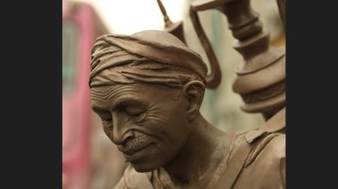تمثال بائع العرقسوس