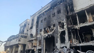 مجمع الشفاء مدمرًا بعد خروج جيش الاحتلال منها