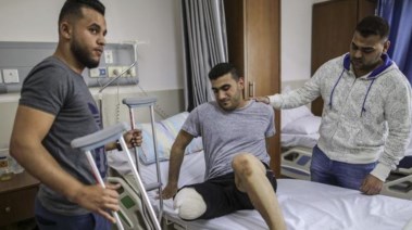فلسطيني بترت ساقه على يد جيش الإحتلال