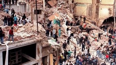 آثار التفجير في الرابطة الأرجنتينية الإسرائيلية المشتركة (آميا) في بوينس آيرس 1994