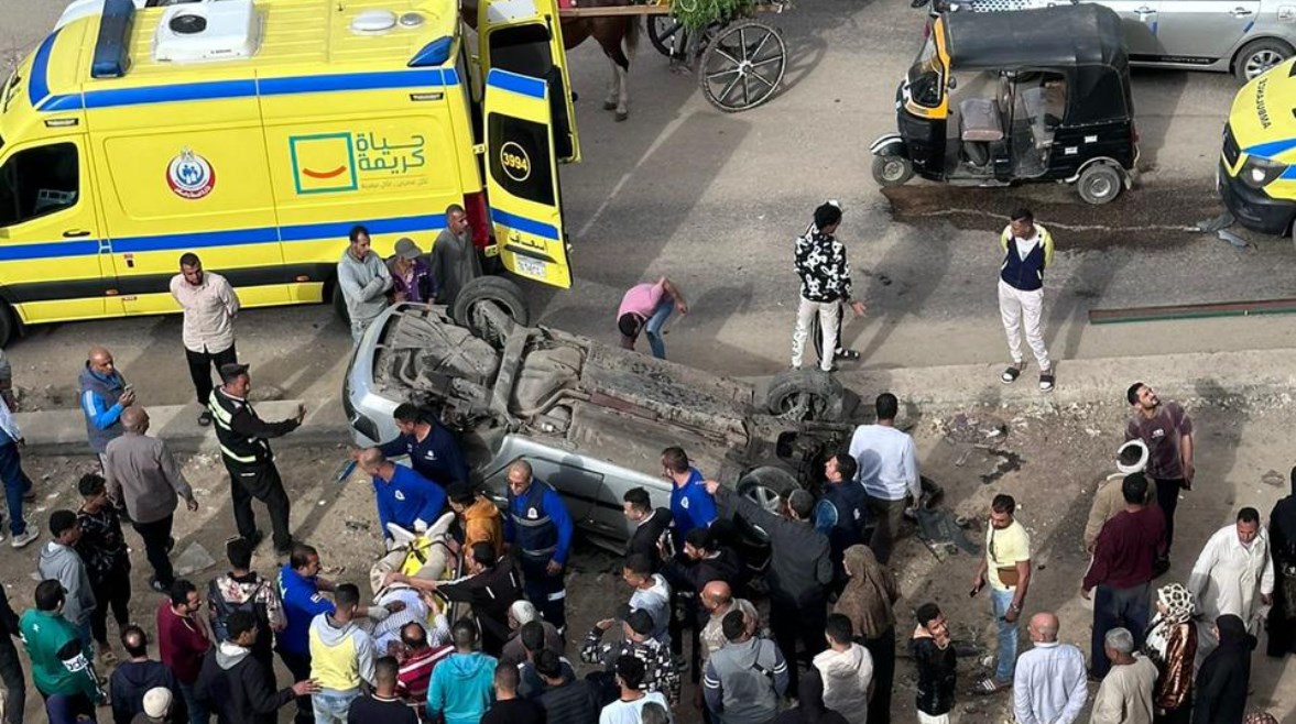  سقوط سياره من أعلي الدائري 