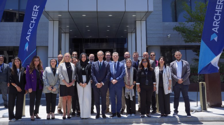 جانب من الافتتاح جانب من الافتتاح