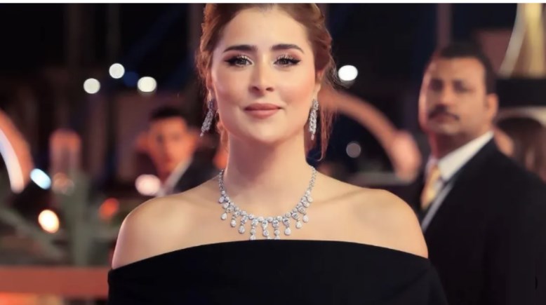 الفنانة عائشة بن أحمد