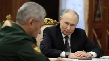 فلاديمير بوتين وسيرغي شويغو في موسكو 